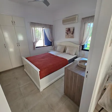 Sea Gardens 1 Bedroom! דירה